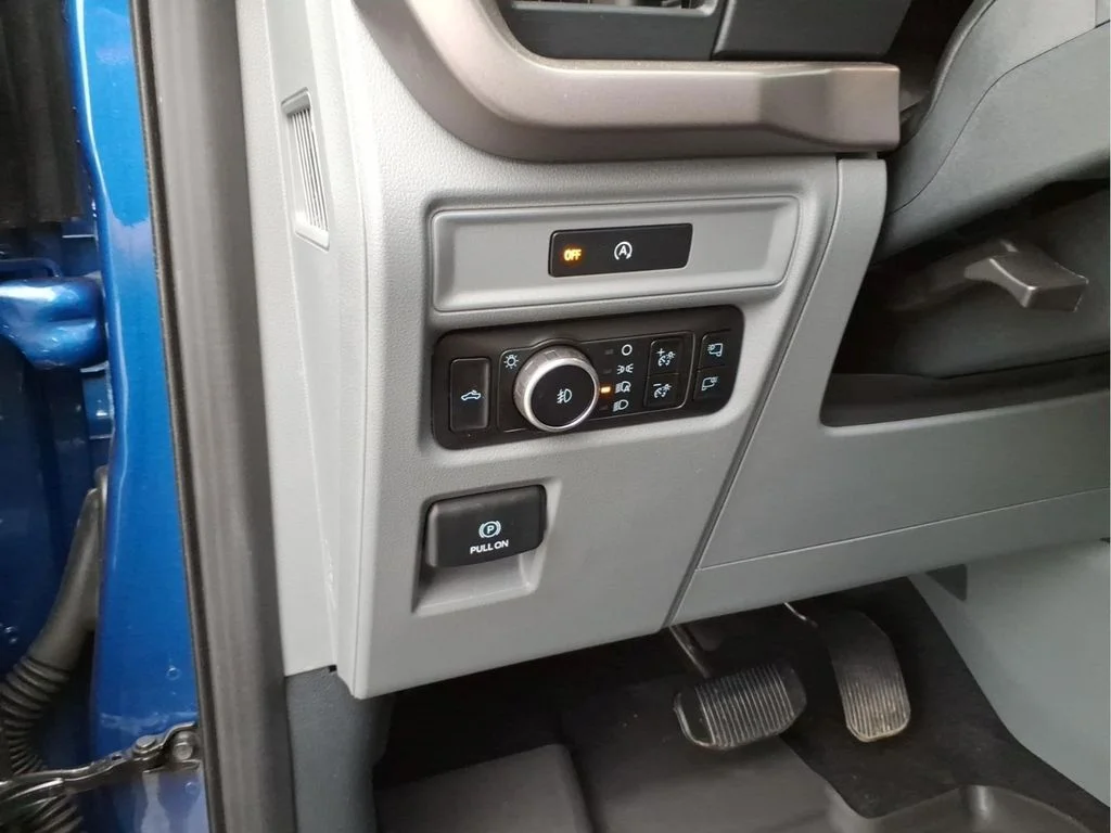 Used 2025 Blue Ford XLT image 21