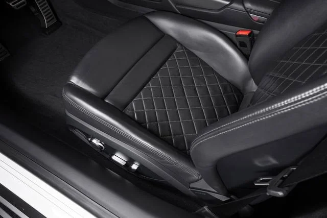 Used 2023 Ibis White/Black Roof Audi V10 performance image 18