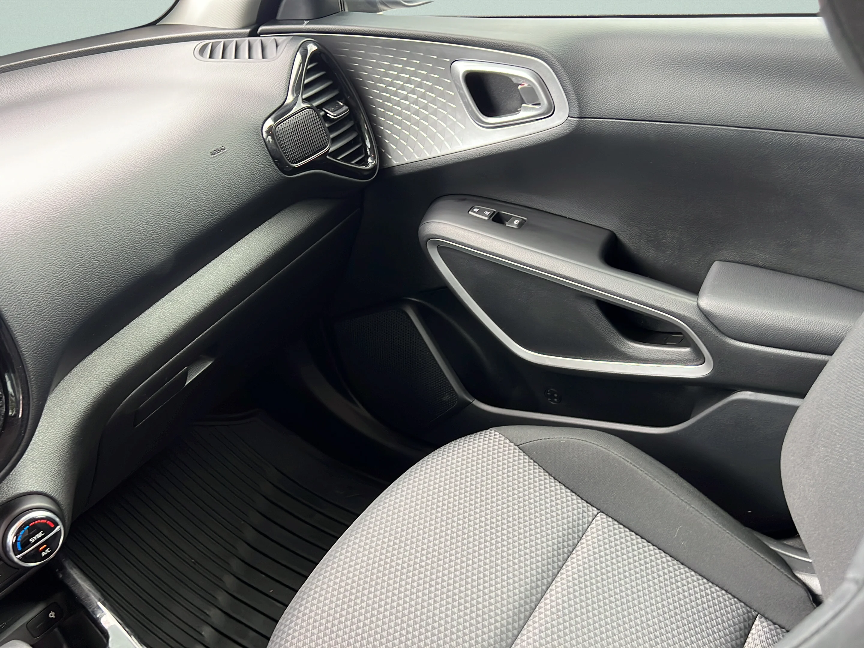 Used 2025 Gravity Gray Kia S image 13