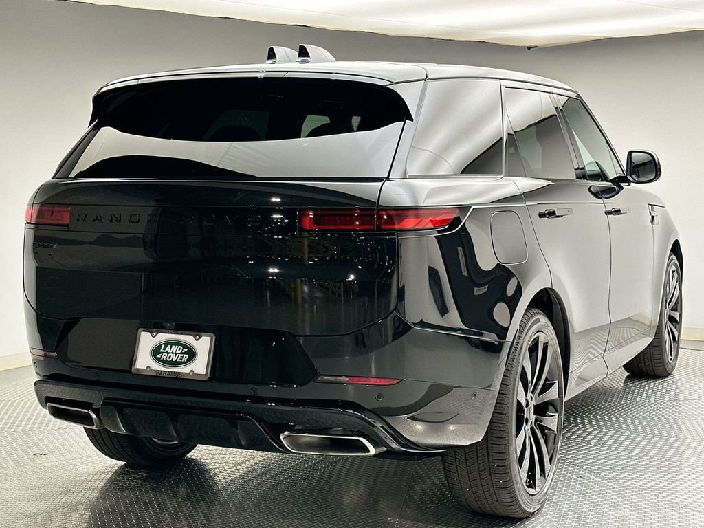 New 2027 Santorini Black Land Rover Dynamic SE image 3