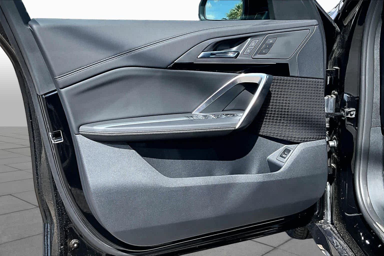 New 2026 Black Sapphire Metallic BMW xDrive28i image 10