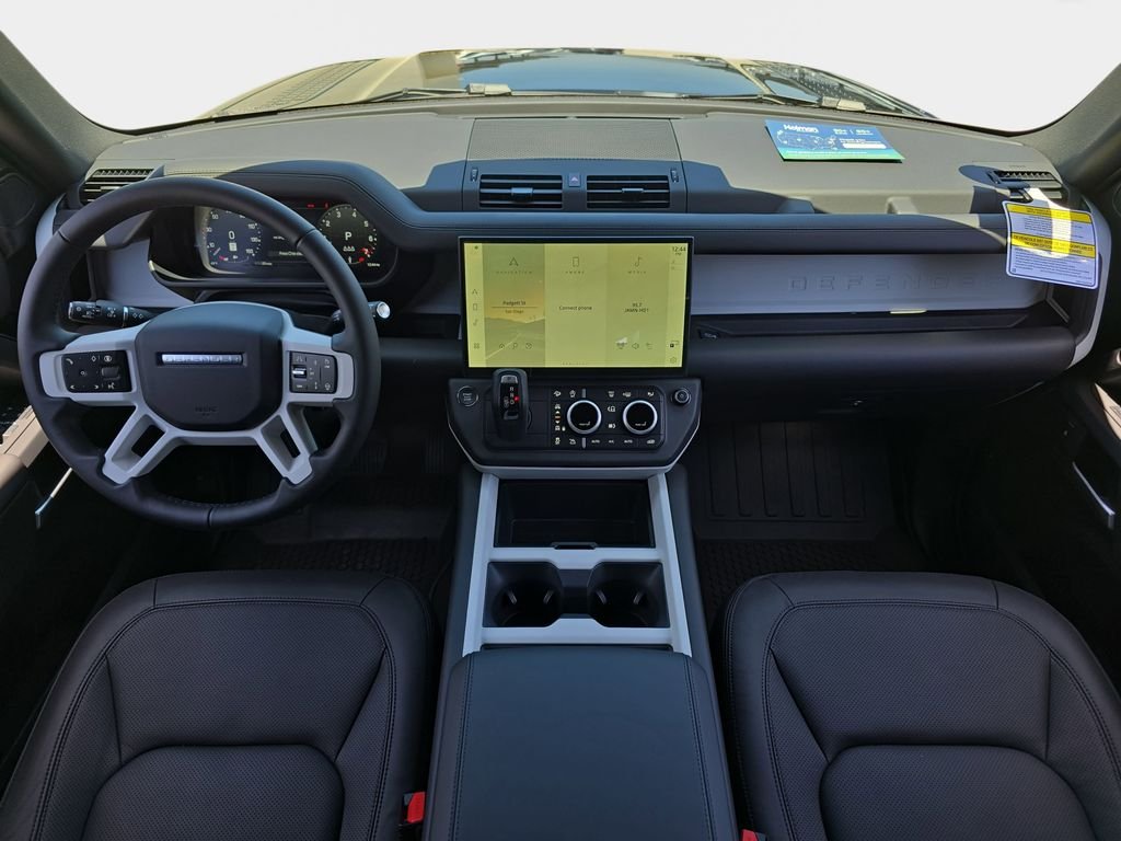 New 2026 Santorini Black Land Rover X-Dynamic SE image 9