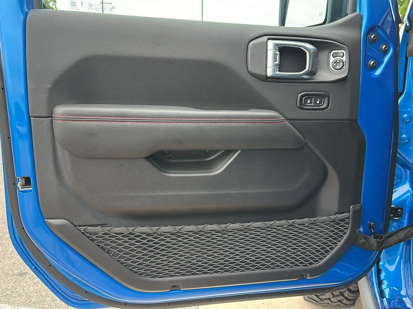 New 2026 Hydro Blue Pearlcoat Jeep Rubicon image 10