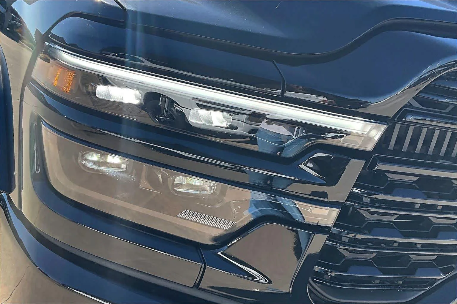 New 2026 Diamond Black Crystal Pearl-Coat Exterior Paint RAM Limited image 14