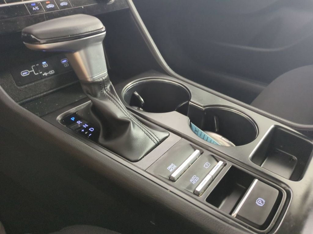 Used 2025 Gray Hyundai SE image 20