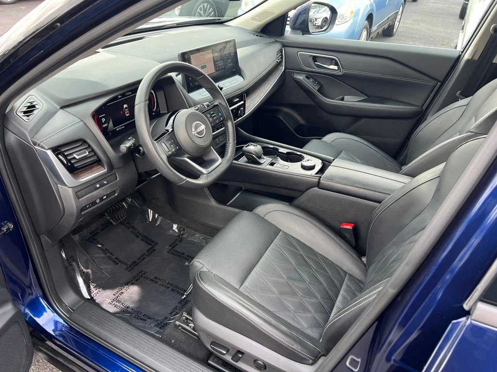Used 2024 Deep Ocean Blue Nissan Platinum image 11
