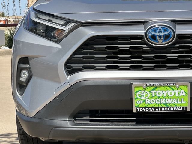 Used 2022 Silver Toyota XLE Premium image 8