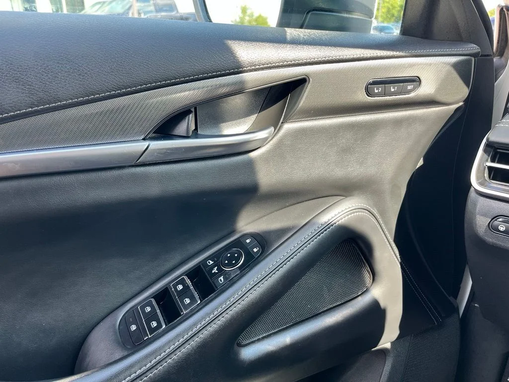 Used 2023 White INFINITI LUXE image 20
