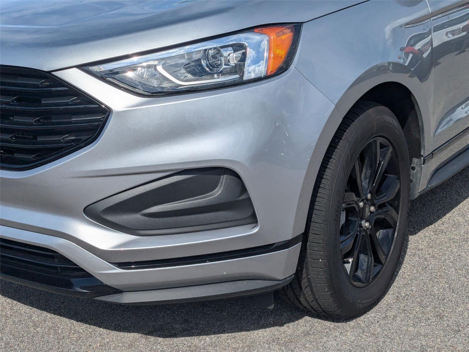 Used 2024 Iconic Silver Metallic Ford SE image 9