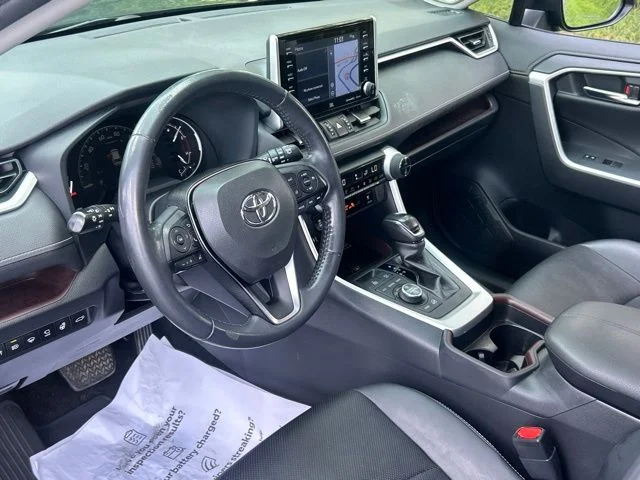 Used 2019  Toyota Limited image 25