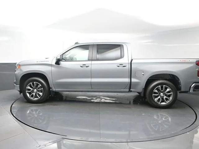 Used 2023 Gray Chevrolet LT image 4