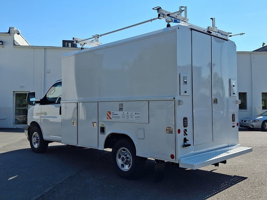 New 2025 Summit White GMC 1WT image 3
