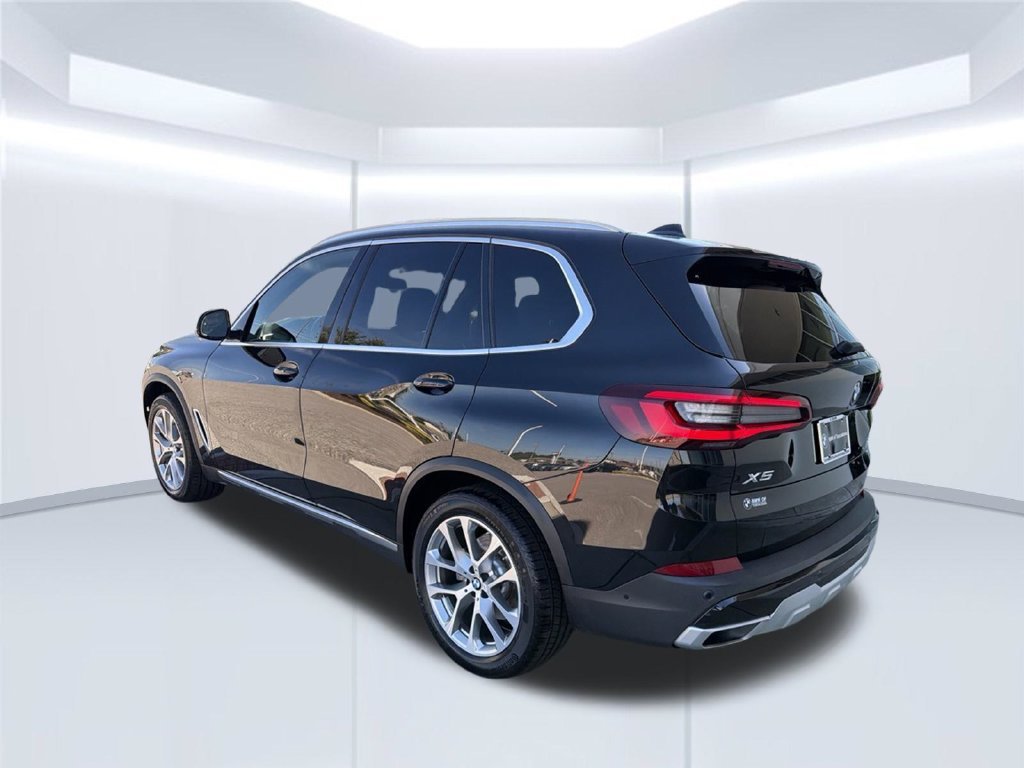 Used 2022 Black BMW sDrive40i image 5