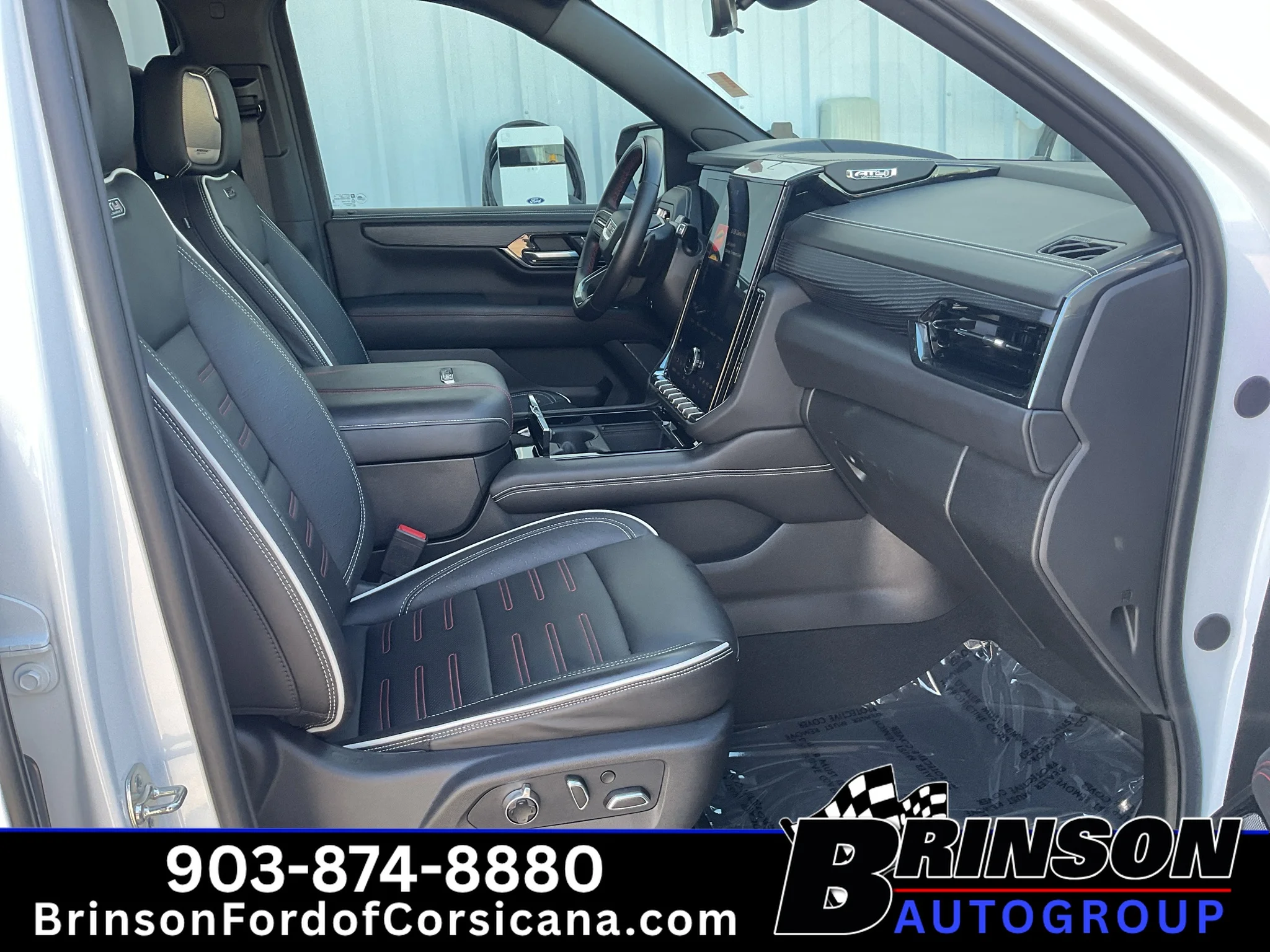 Used 2025 Summit White GMC AT4 Ultimate image 28
