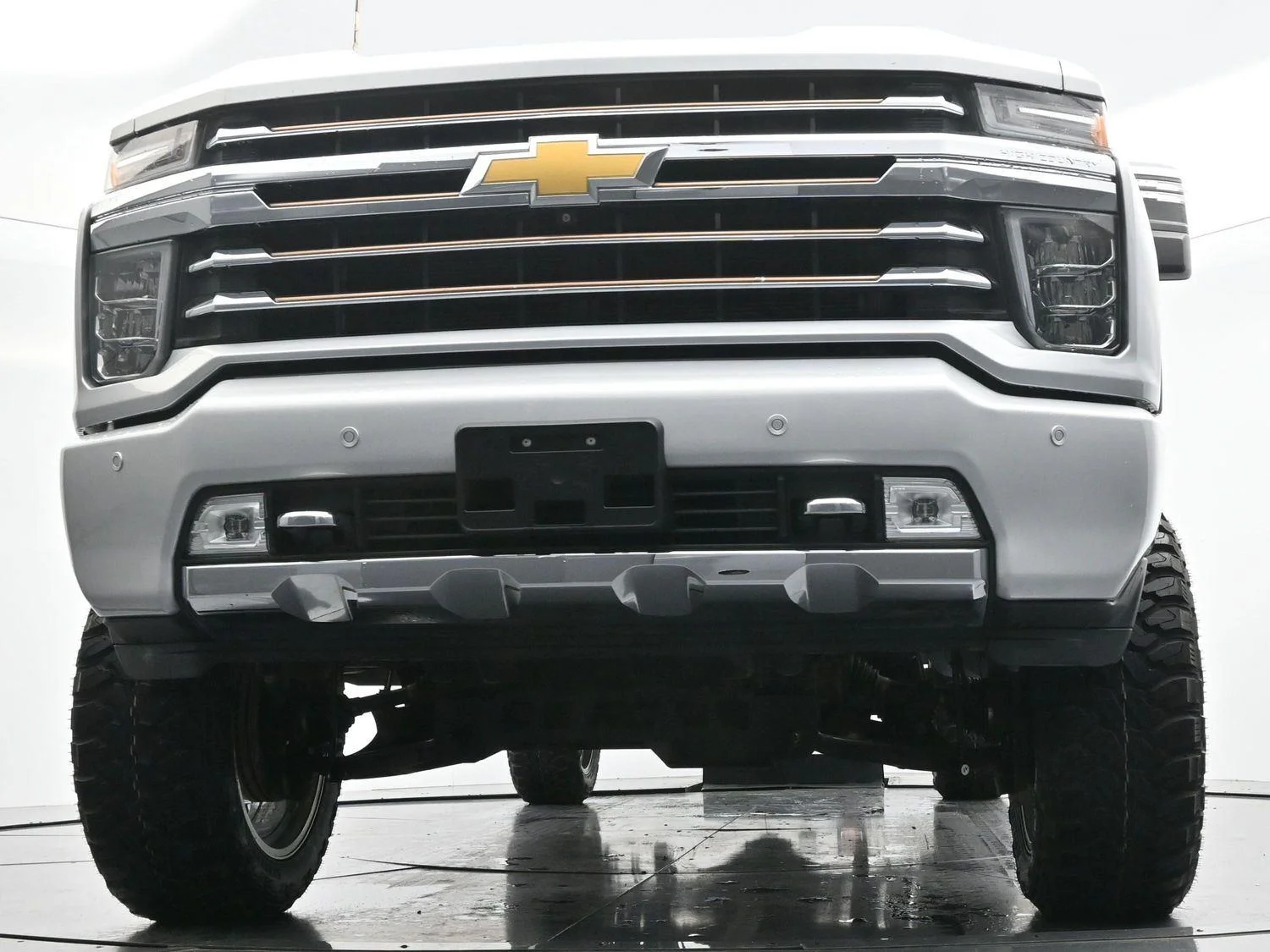 Used 2020 Silver Ice Metallic Chevrolet High Country image 48