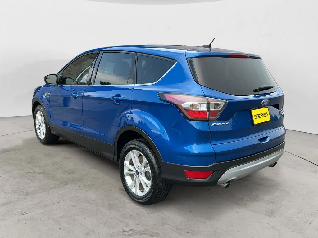 Used 2017 Blue Ford SE image 7