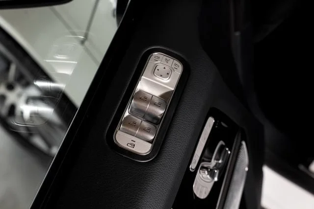 Used 2024 MANUFAKTUR Moonlight White Metallic Mercedes-Benz G 550 image 60