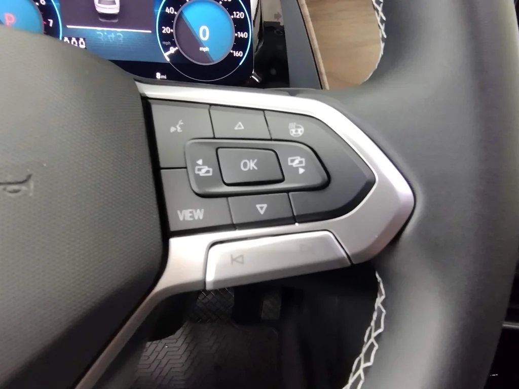 New 2026 Black Volkswagen 2.0T SE w/Technology image 30