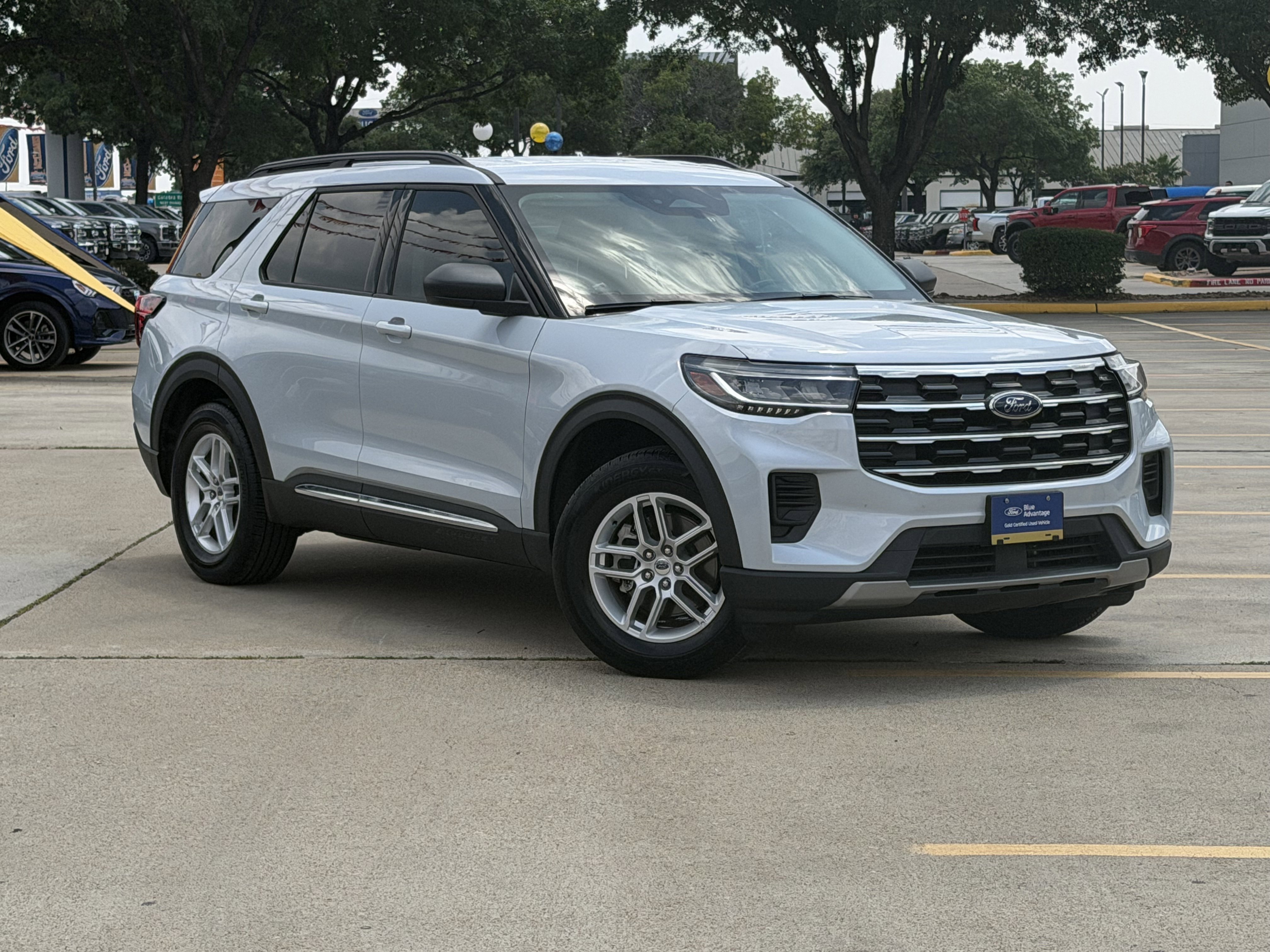 Used 2025 Space White Metallic Ford Active image 1