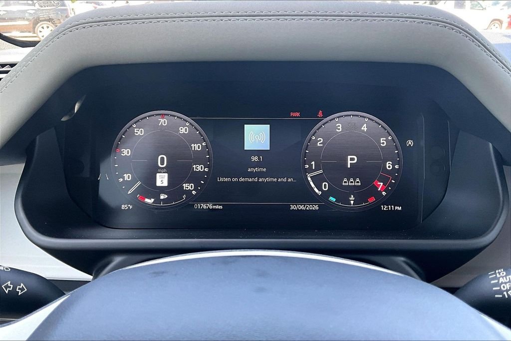 Used 2025 Green Land Rover S image 21