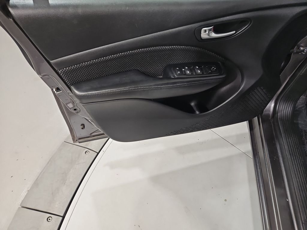 Used 2015 Granite Crystal Metallic Clearcoat Dodge SXT image 10