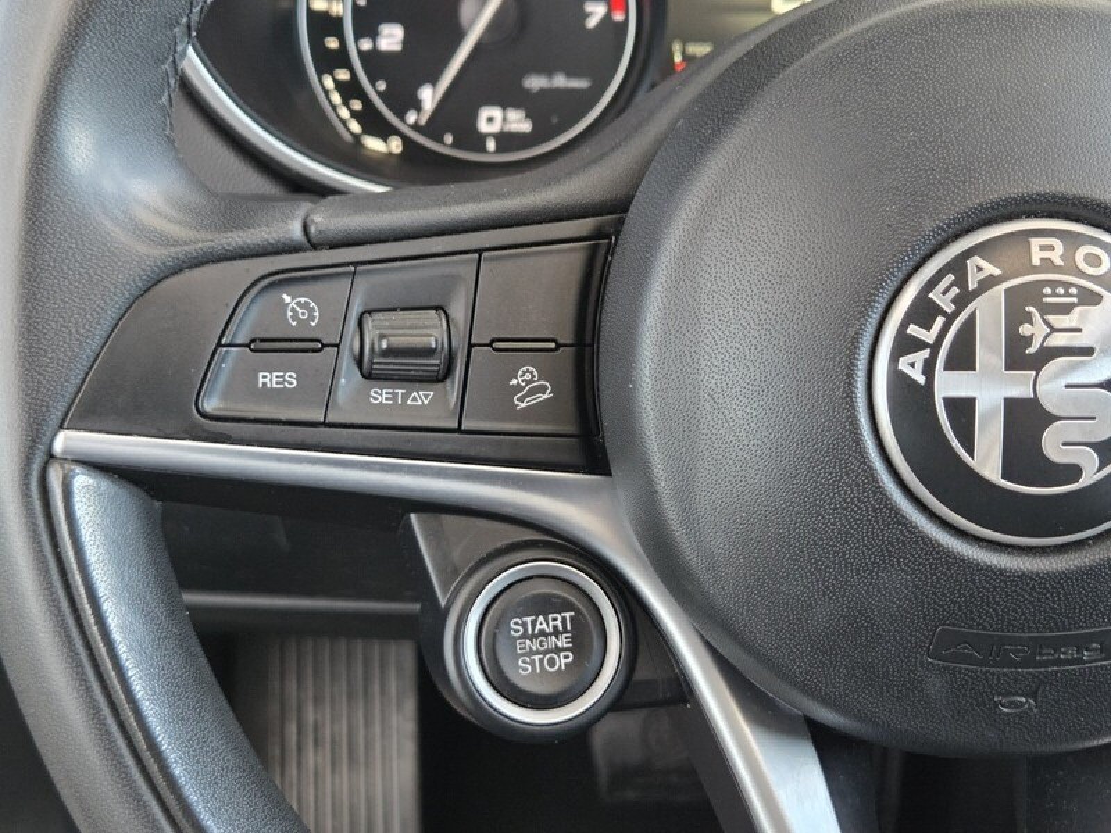 Used 2019 MISANO BLUE MET Alfa Romeo  image 27