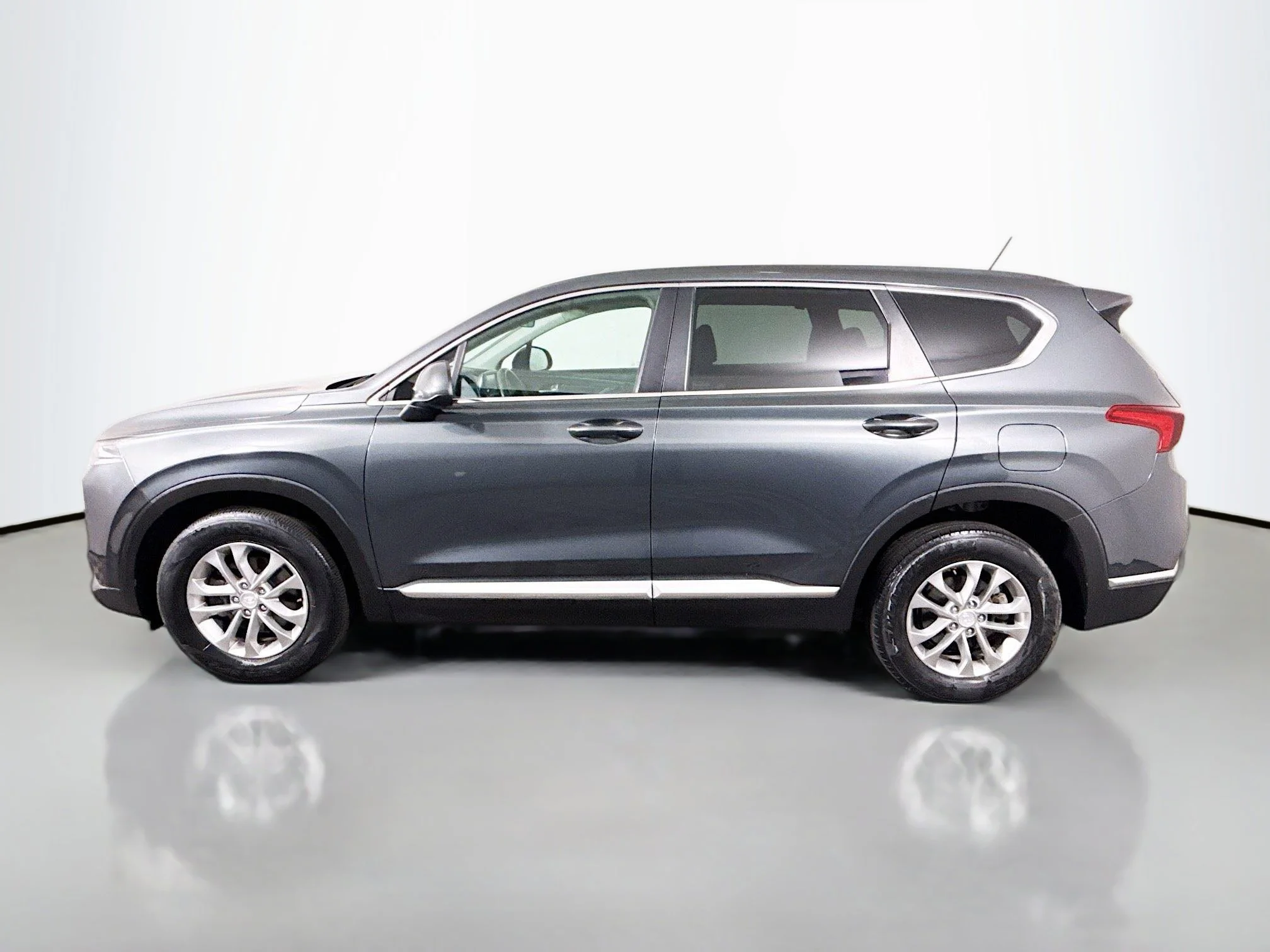 Used 2020 Rainforest Hyundai SE image 4