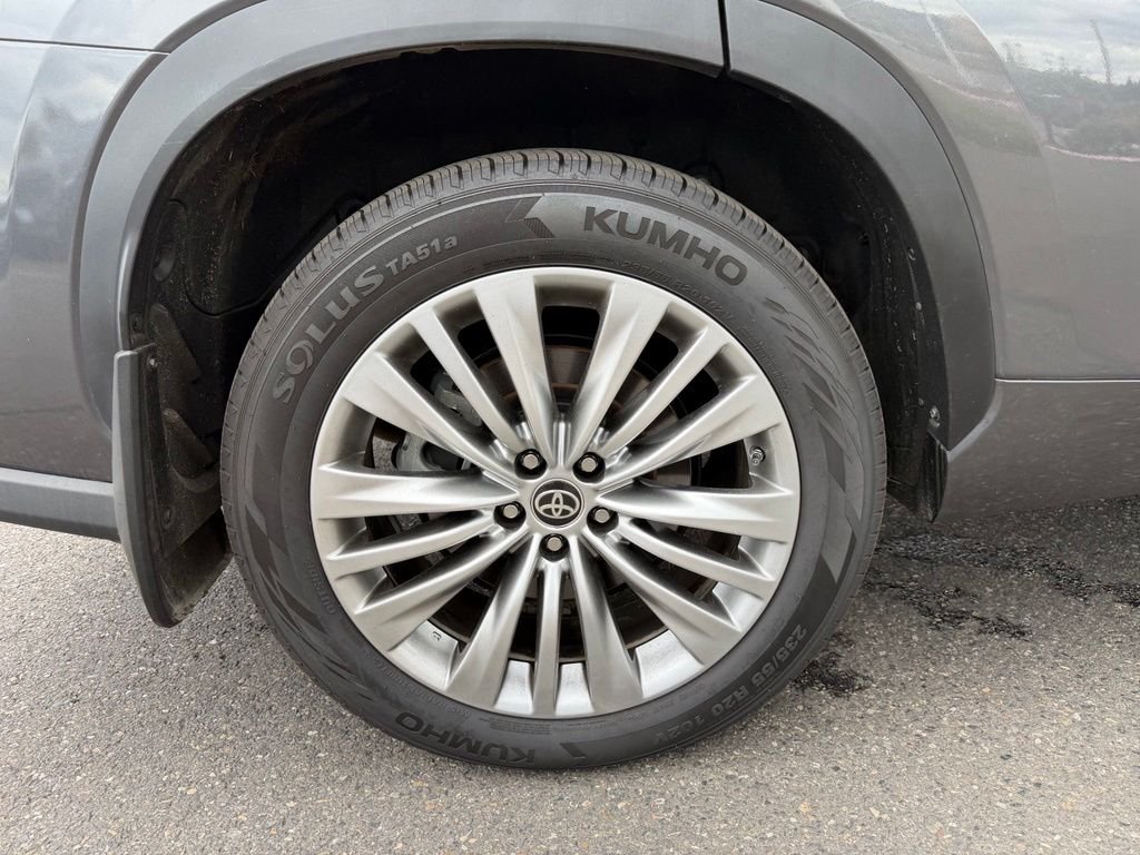 Used 2022 Magnetic Gray Metallic Toyota Platinum image 9