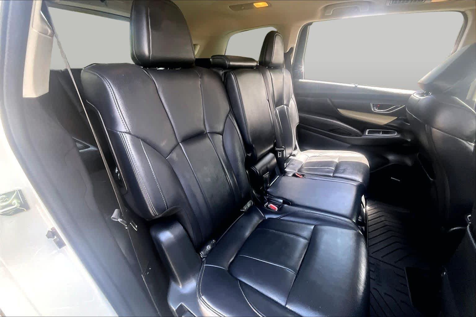 Used 2020 Crystal White Pearl Subaru Limited image 20