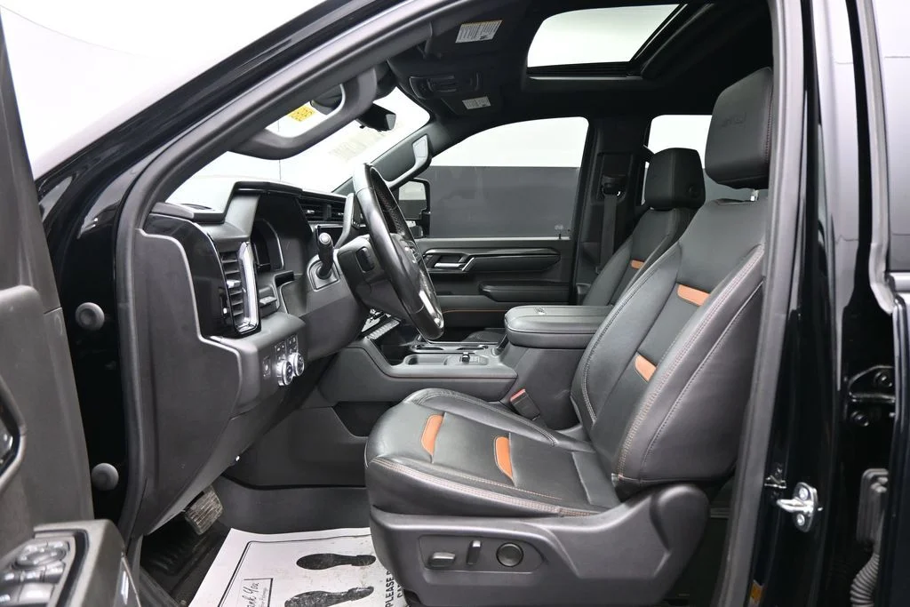 Used 2024  GMC AT4 image 9