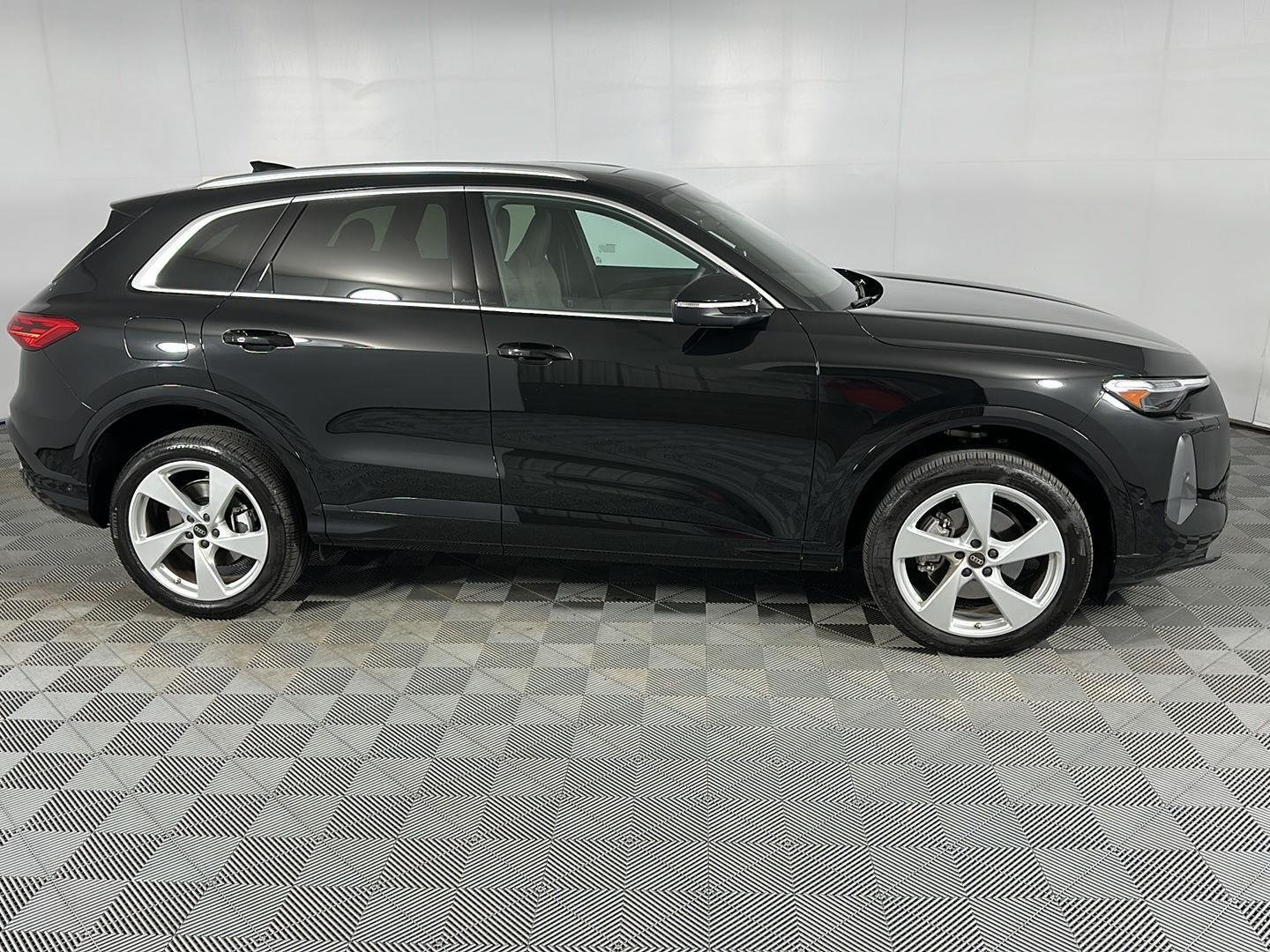 Used 2025 Mythos Black Metallic Audi Premium Plus image 4