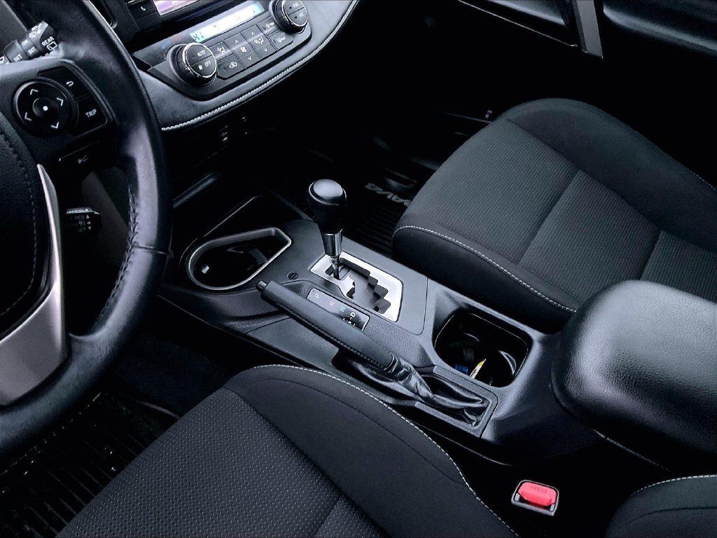Used 2018 Black Currant Toyota XLE image 18