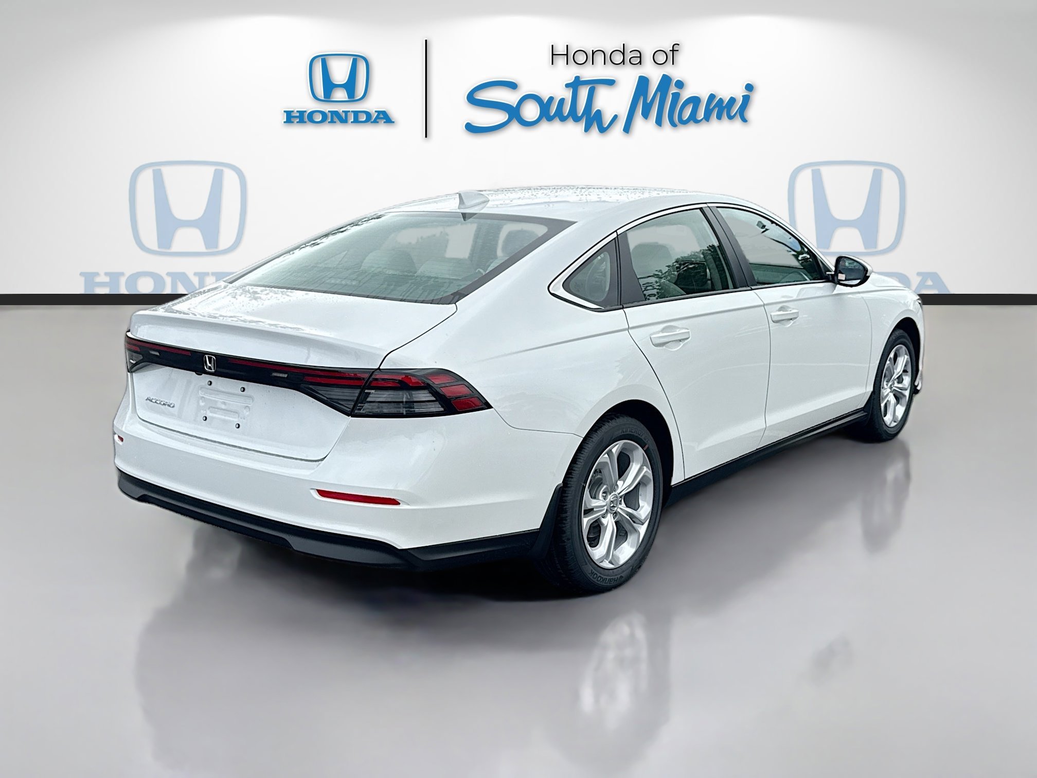 New 2026 Platinum White Pearl Honda LX image 7