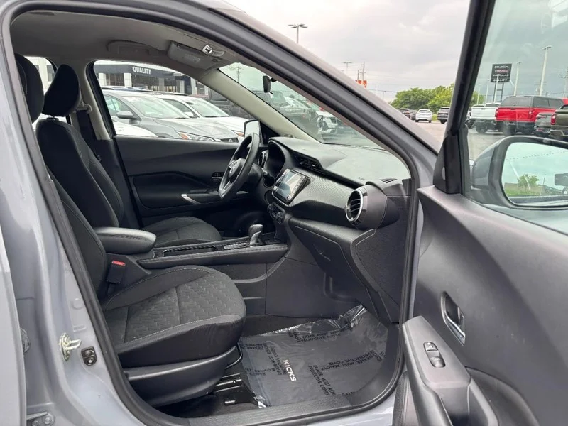 Used 2022 Boulder Gray Pearl Nissan SV image 11