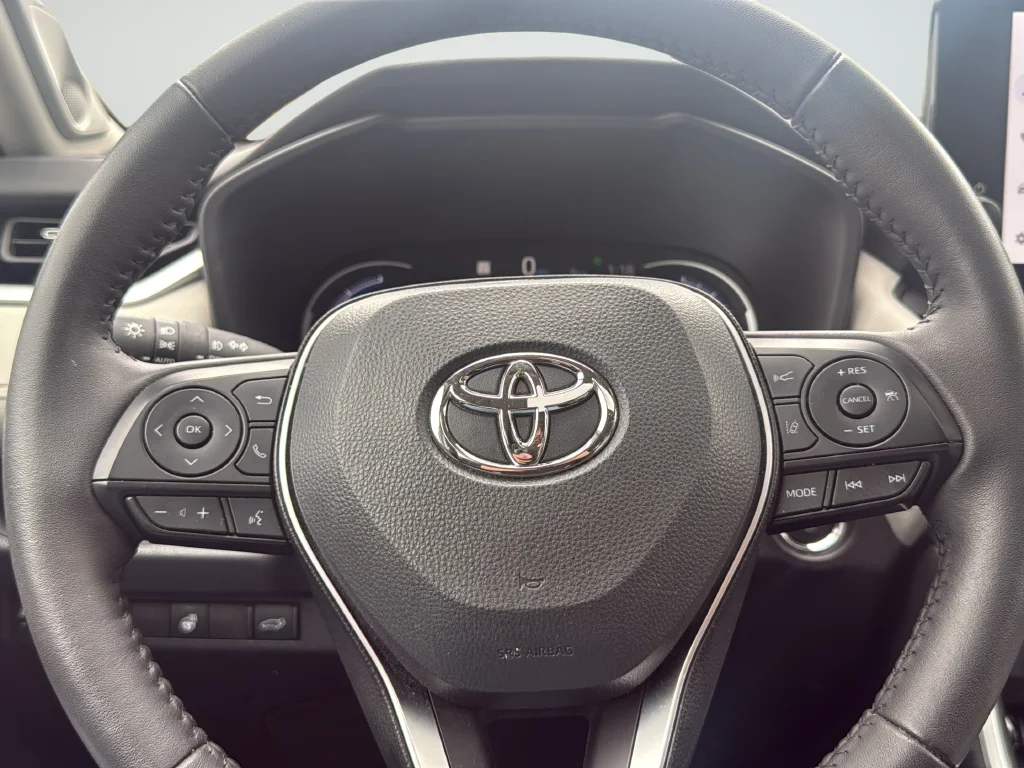 Used 2025 Blue Toyota XLE Premium image 29