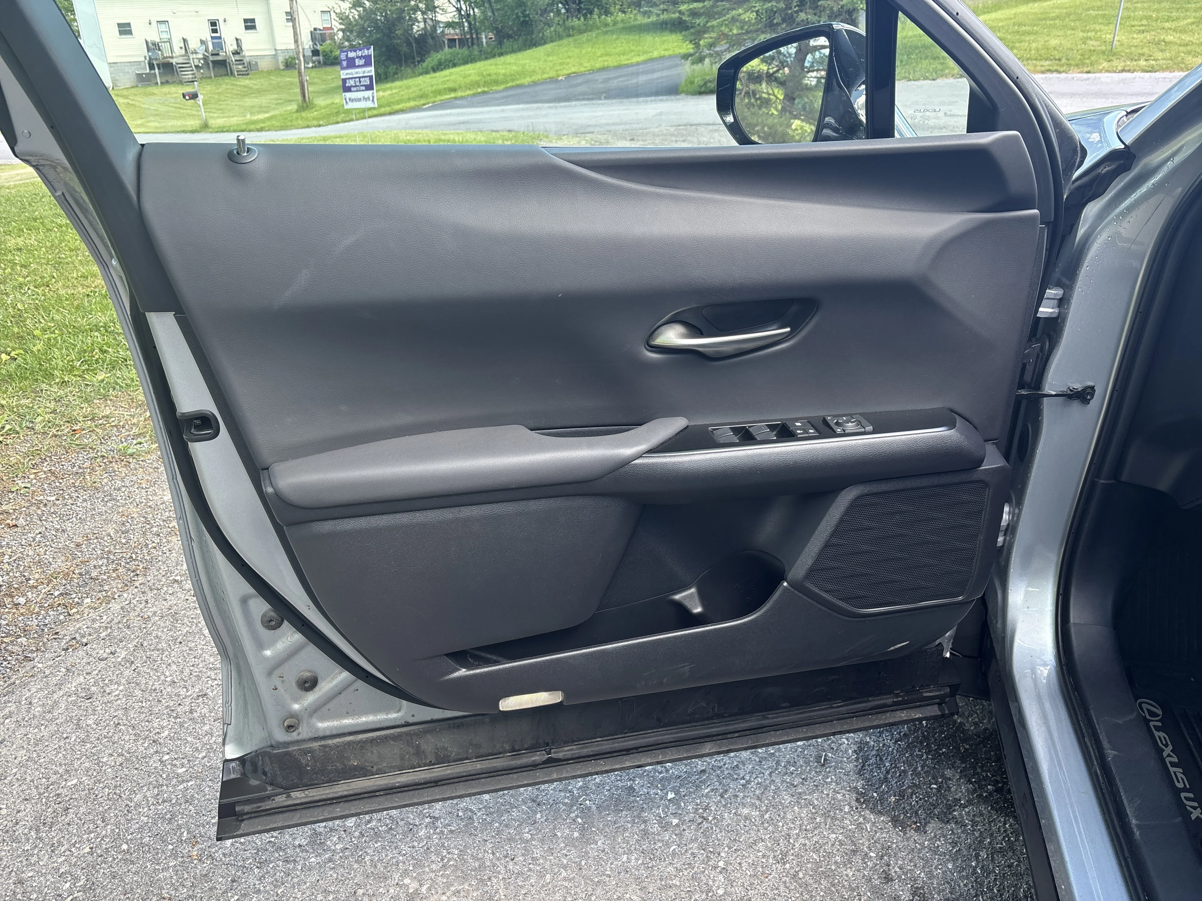 Used 2024 Iridium Lexus UX 250h Premium image 16