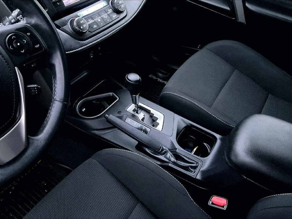 Used 2018 Black Currant Toyota XLE image 18