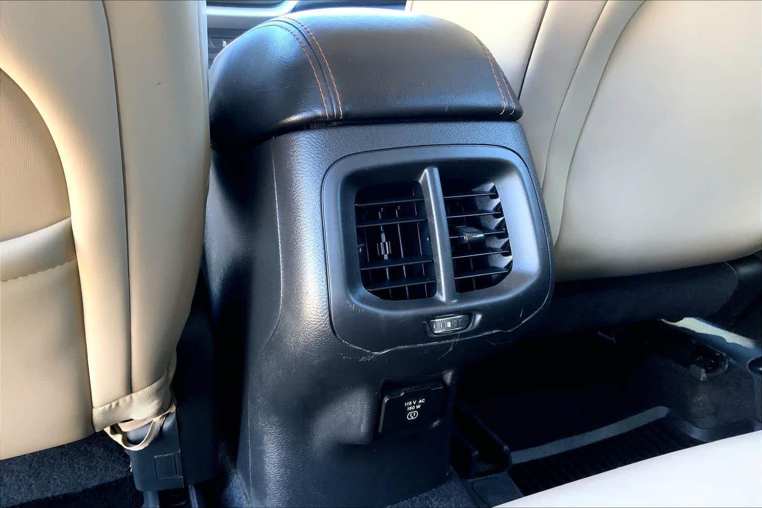 Used 2018 Granite Crystal Met. Clear Coat Jeep Limited image 33