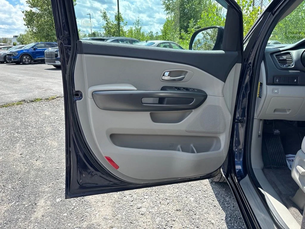 Used 2020 Blue Kia LX image 17