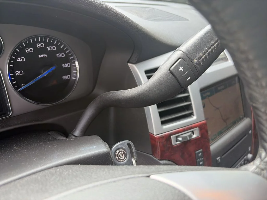 Used 2007 White Cadillac Base image 20