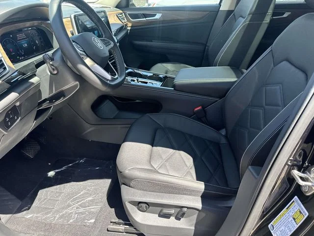 New 2026 Black Volkswagen 2.0T SE w/Technology image 15