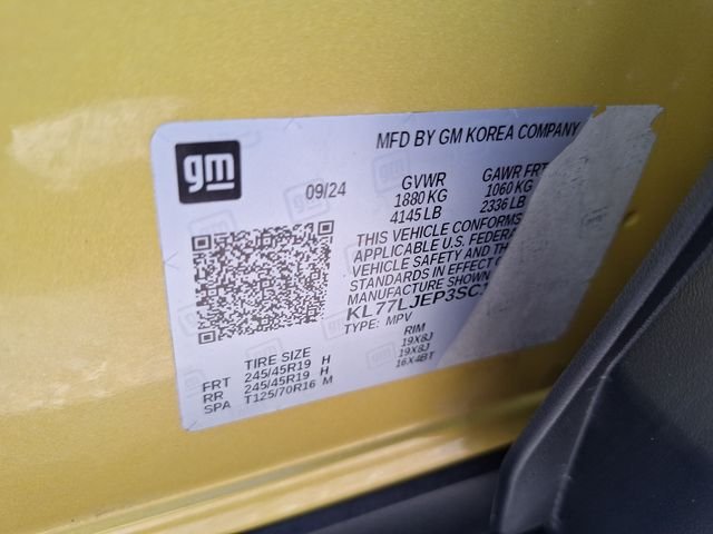 Used 2025 Yellow Chevrolet 2RS image 29