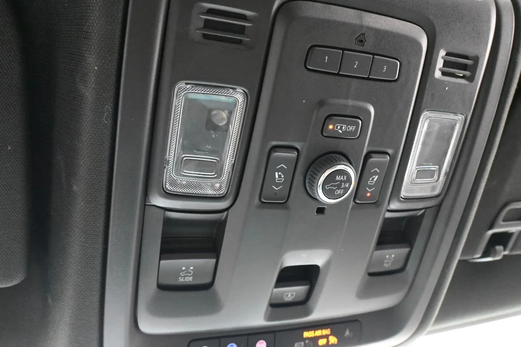 Used 2022 Onyx Black GMC Denali image 33