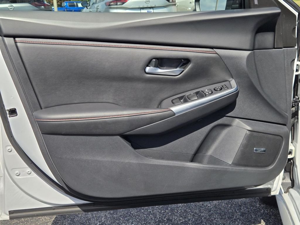 Used 2025 White Nissan SR image 18