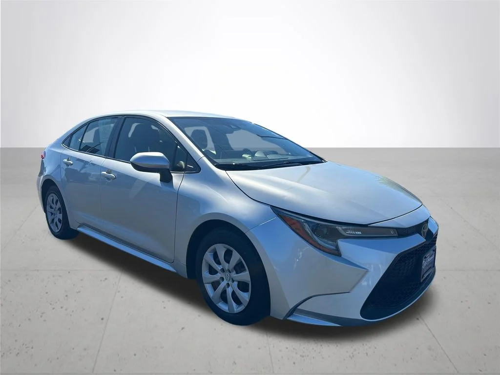 Used 2020 Silver Toyota LE image 5