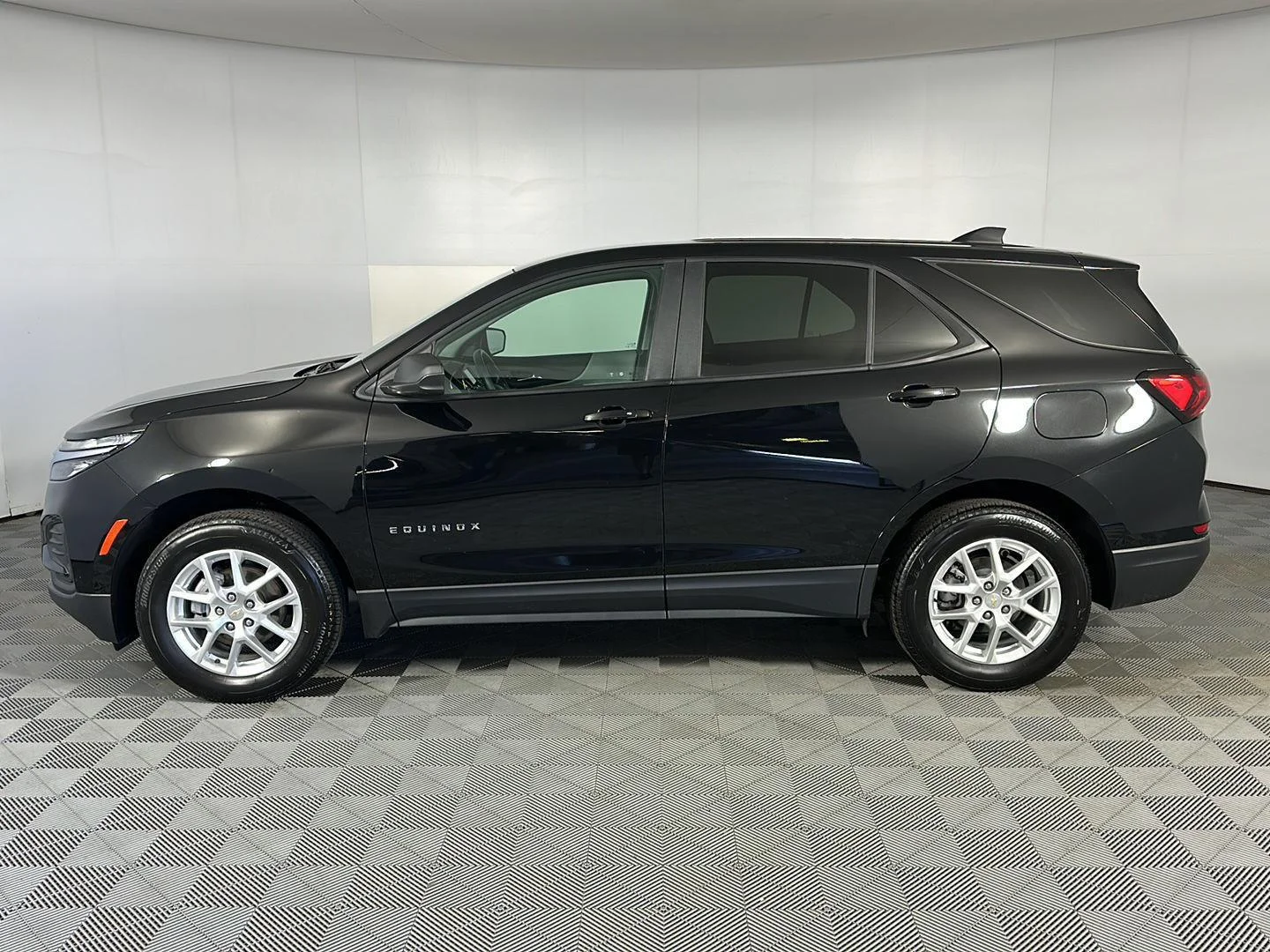 Used 2024 Mosaic Black Metallic Chevrolet  image 14