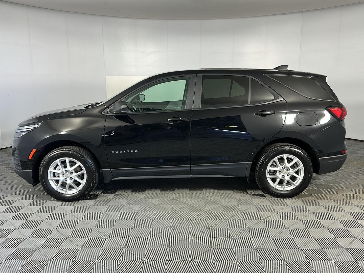 Used 2024 Mosaic Black Metallic Chevrolet  image 14