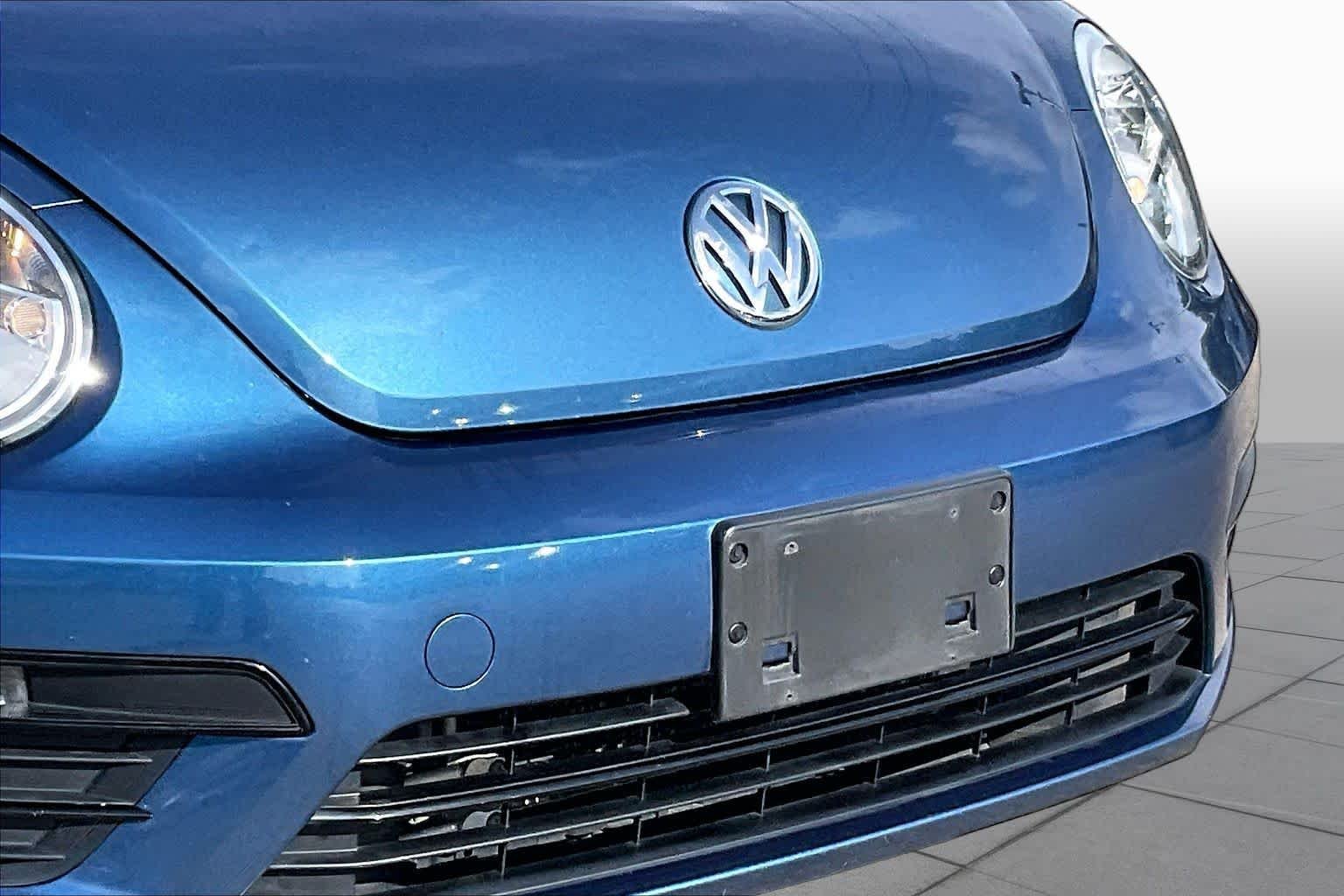 Used 2019 Silk Blue Metallic Volkswagen S image 24