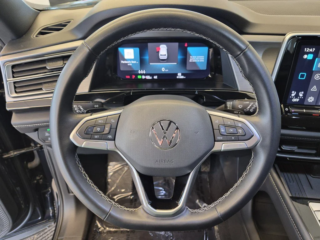 Used 2025 Black Volkswagen 2.0T SE w/Technology image 17