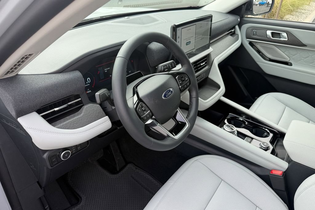 New 2026 Space White Metallic Ford Platinum™ image 10